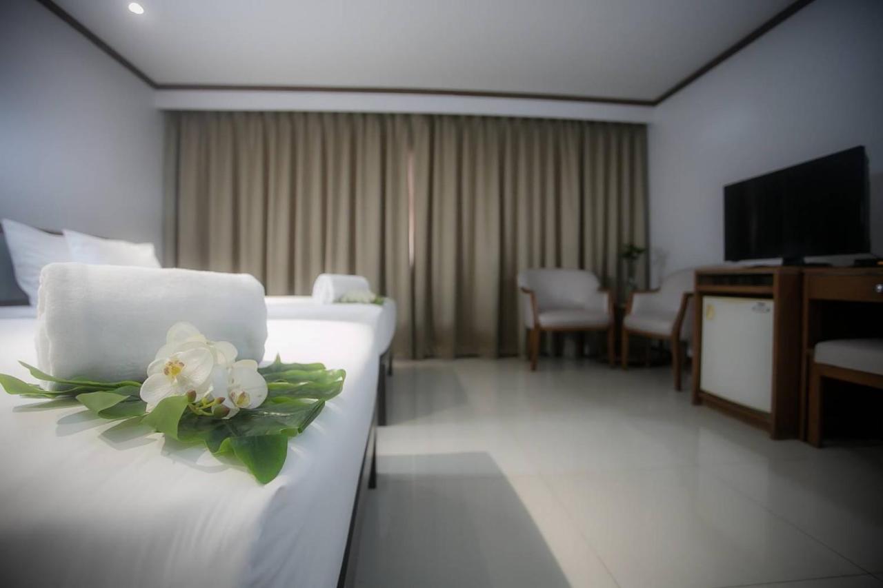Friday Hotel Утрадит Екстериор снимка