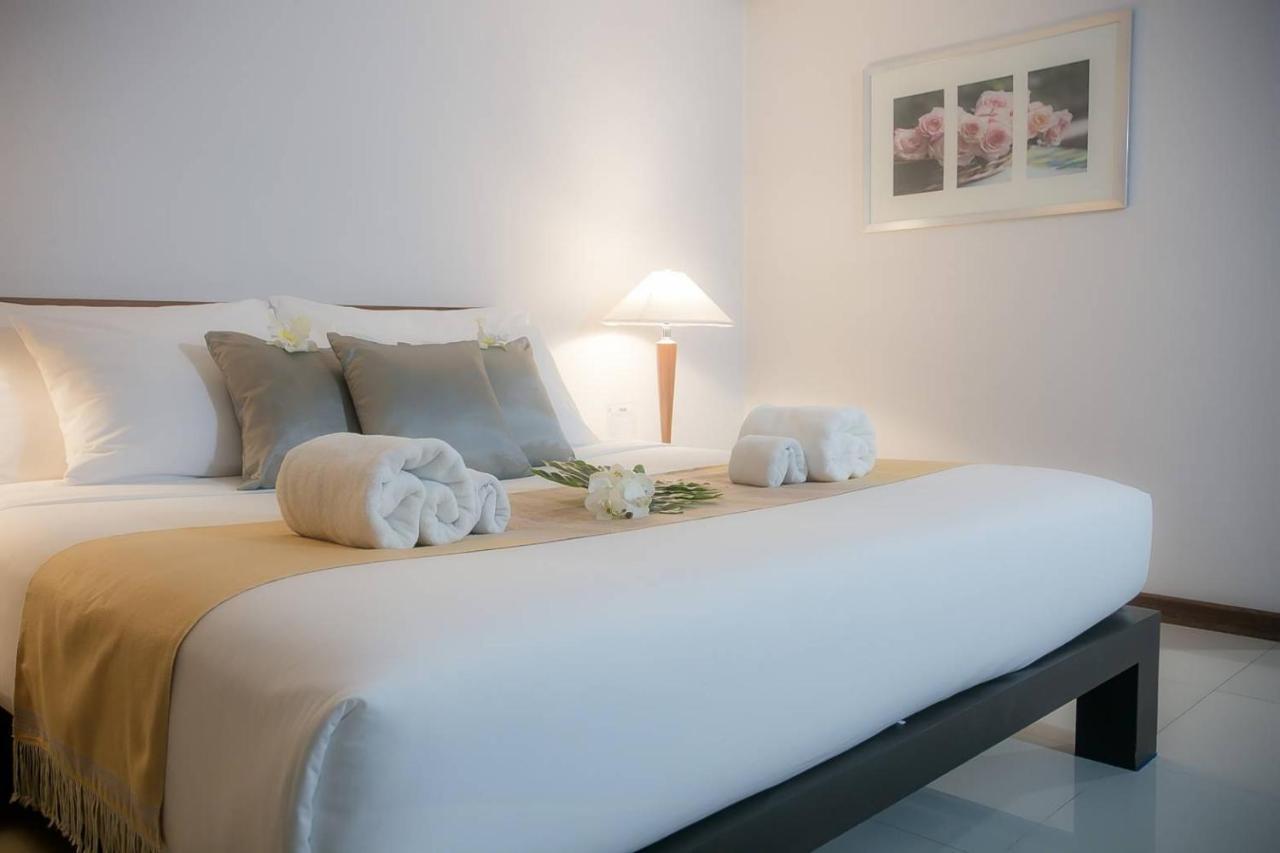 Friday Hotel Утрадит Екстериор снимка