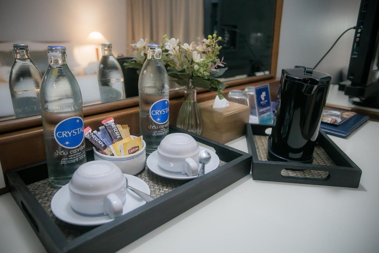 Friday Hotel Утрадит Екстериор снимка