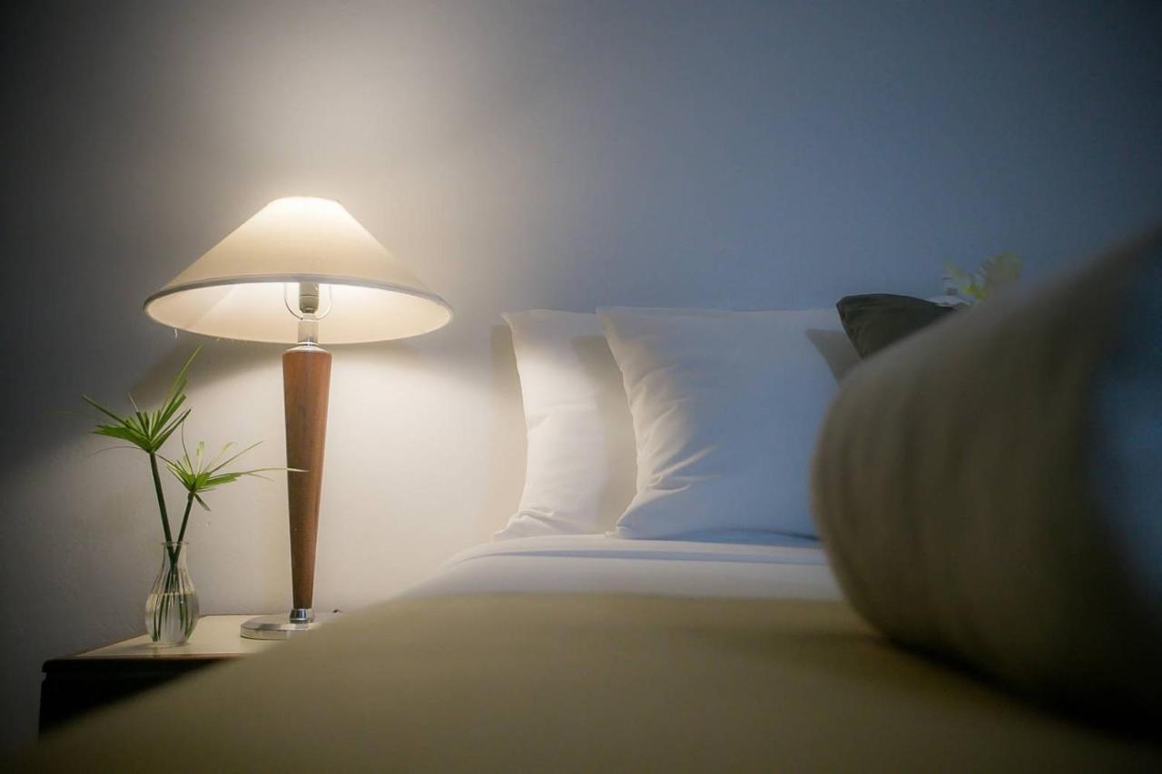 Friday Hotel Утрадит Екстериор снимка