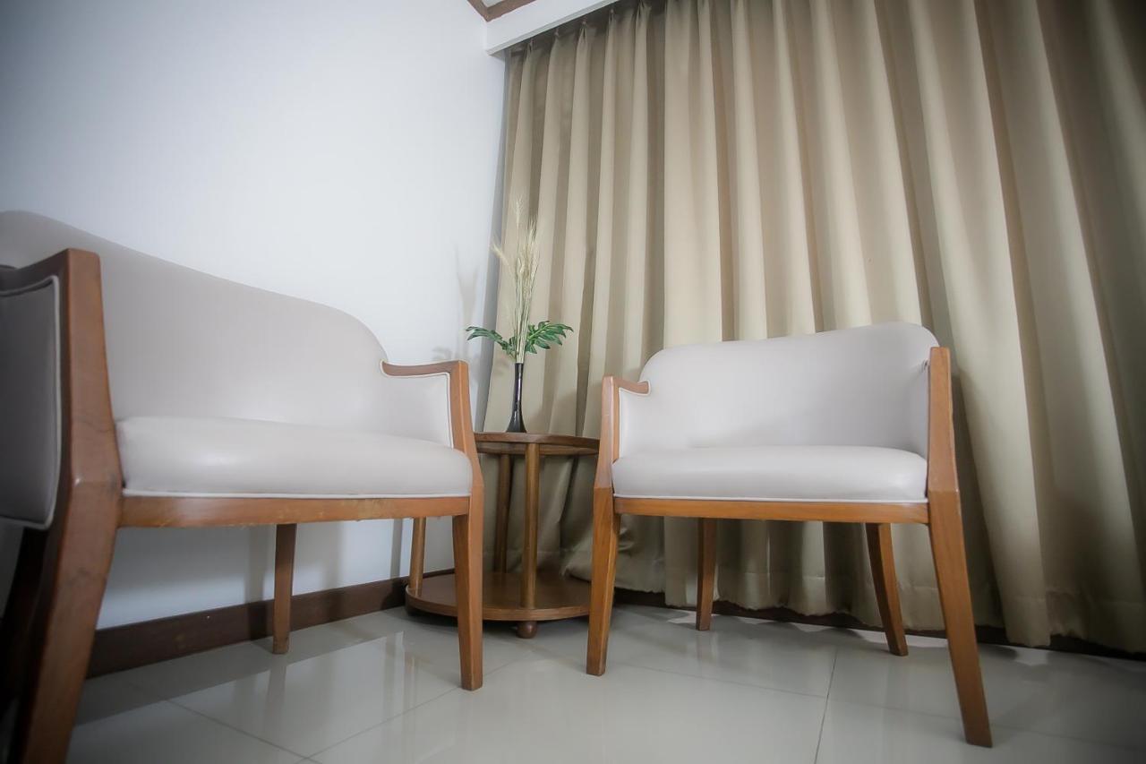 Friday Hotel Утрадит Екстериор снимка