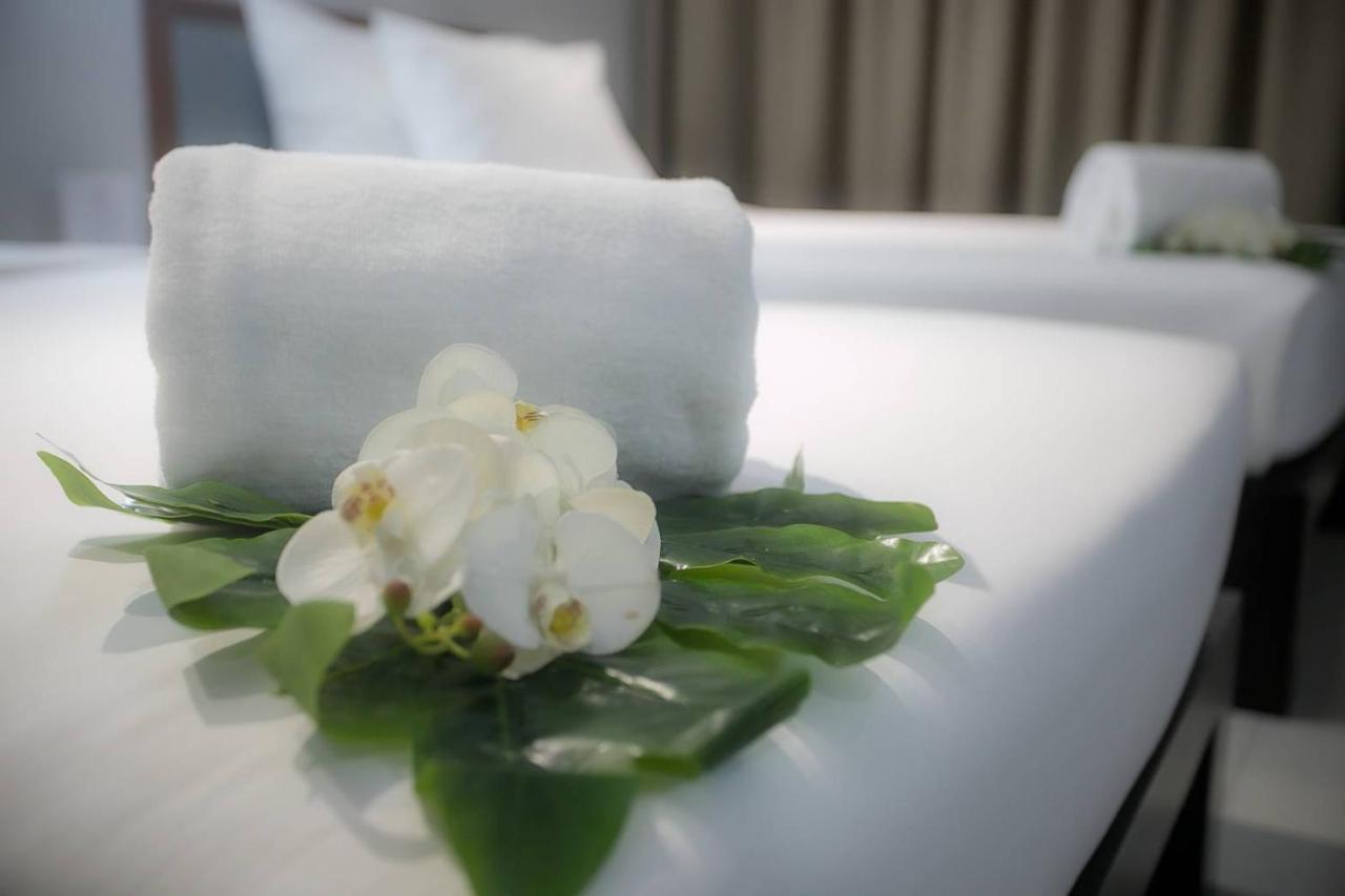 Friday Hotel Утрадит Екстериор снимка