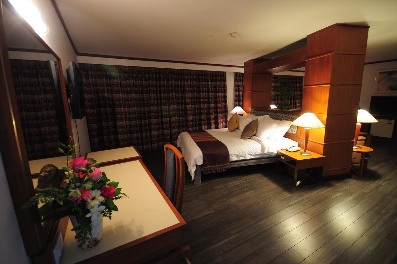 Friday Hotel Утрадит Екстериор снимка