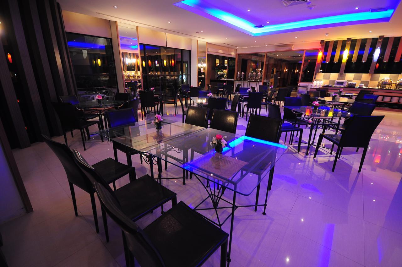 Friday Hotel Утрадит Екстериор снимка
