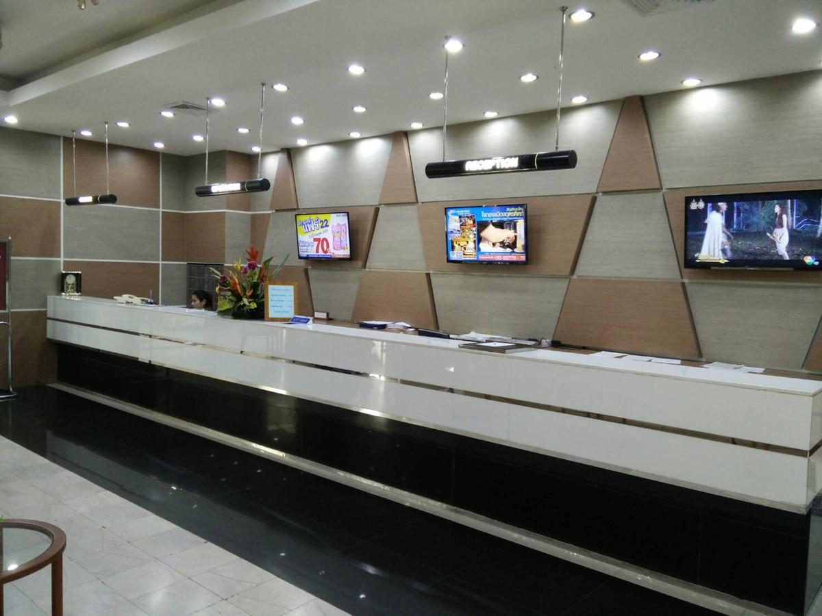 Friday Hotel Утрадит Екстериор снимка