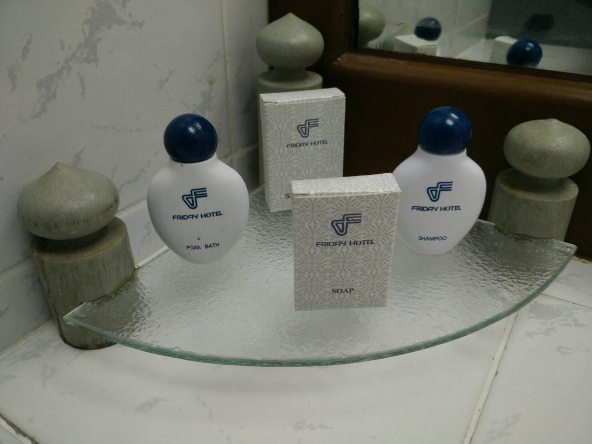 Friday Hotel Утрадит Екстериор снимка