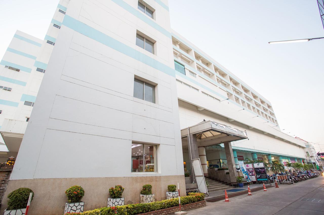 Friday Hotel Утрадит Екстериор снимка