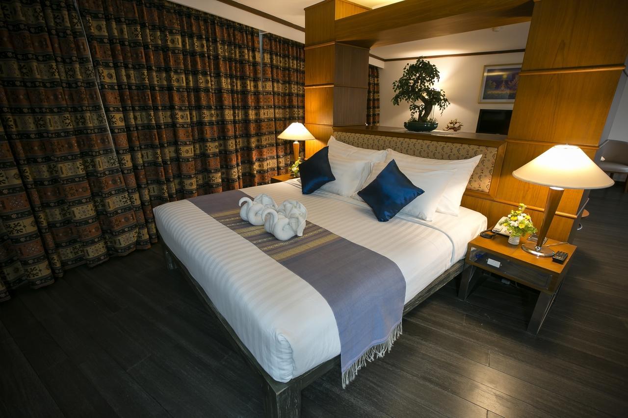 Friday Hotel Утрадит Екстериор снимка