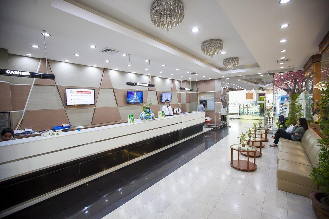 Friday Hotel Утрадит Екстериор снимка