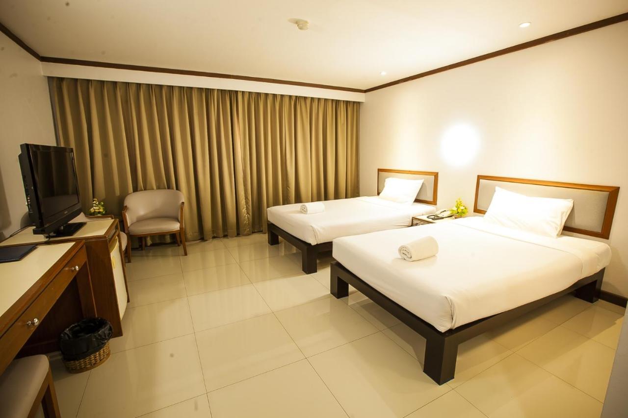 Friday Hotel Утрадит Екстериор снимка
